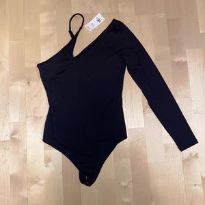 Abercrombie Asymmetrical One-Shoulder Seamless Fabric
Bodysuit